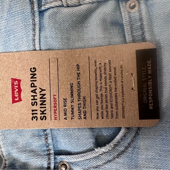 NWT LEVI 311 Shaping Jeans! Size 2 W26 L30! - Picture 9 of 9